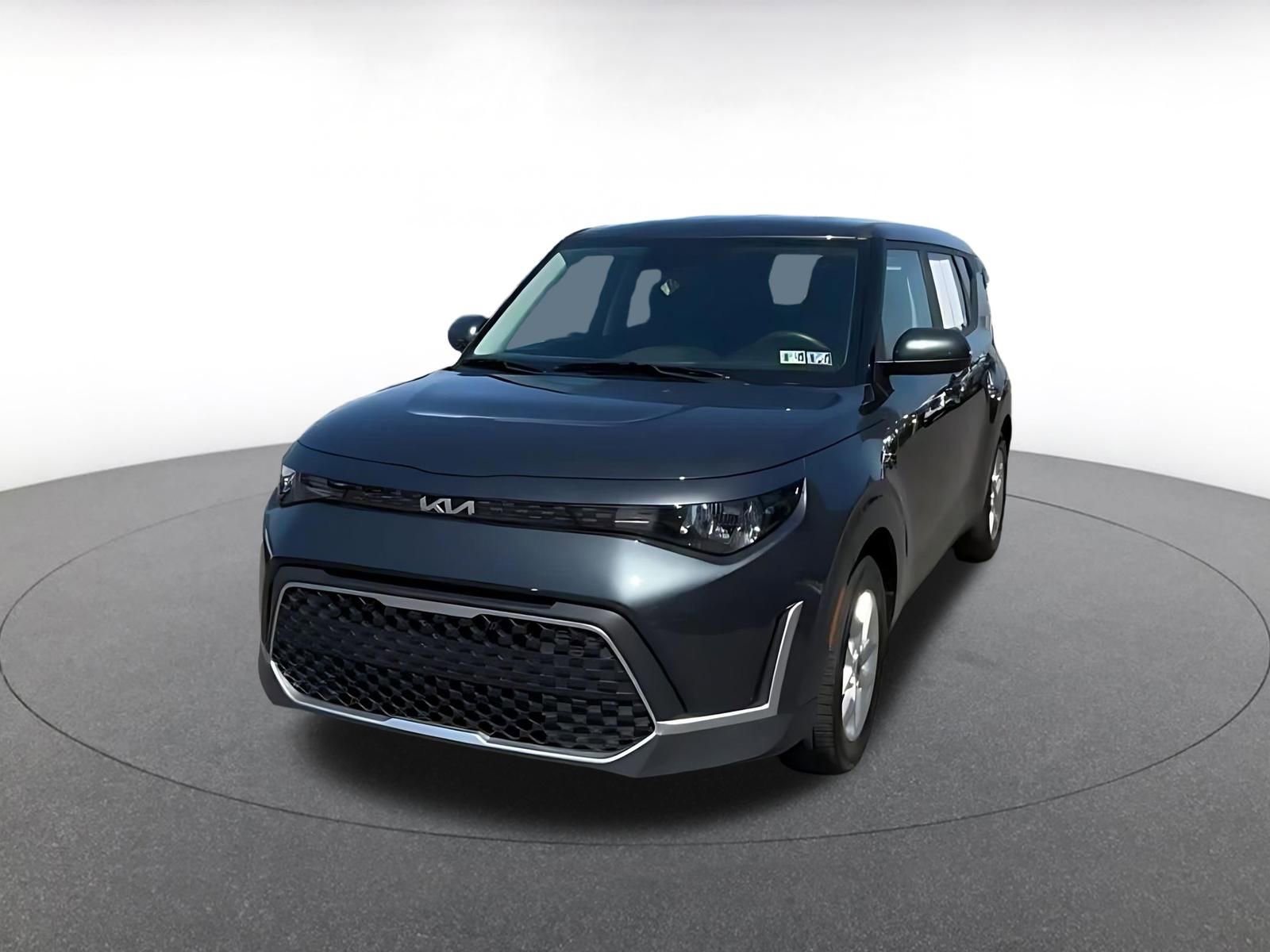 Used 2025 Kia Soul LX w/ LX Technology Package FWD image 6
