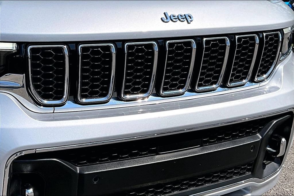 Used 2022 Jeep Grand Cherokee L Overland AWD/4WD image 39