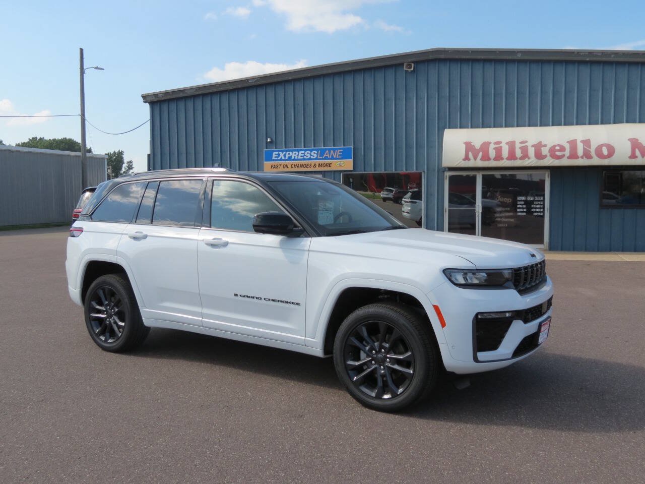 New 2026 Jeep Grand Cherokee Limited AWD/4WD image 3