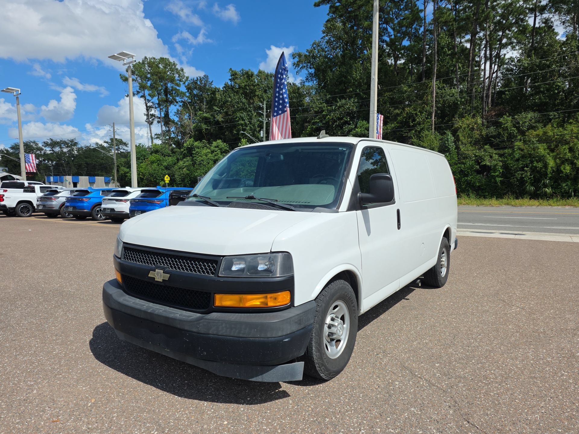 Used 2018 Chevrolet Express 2500 w/ Driver Convenience Package RWD image 12