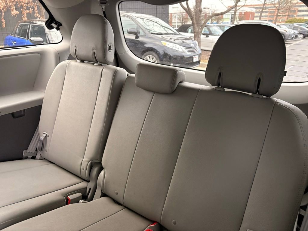 Used 2016 Toyota Sienna XLE image 16