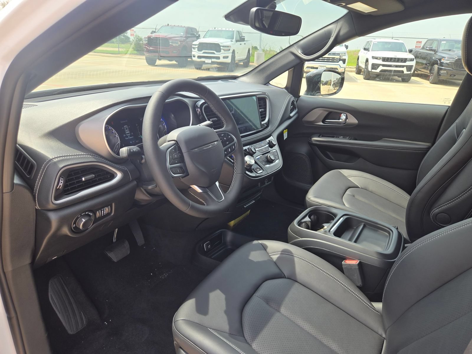 New 2027 Chrysler Pacifica Select FWD image 11