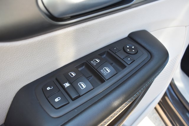 Used 2021 Chrysler Pacifica Touring-L AWD/4WD image 11