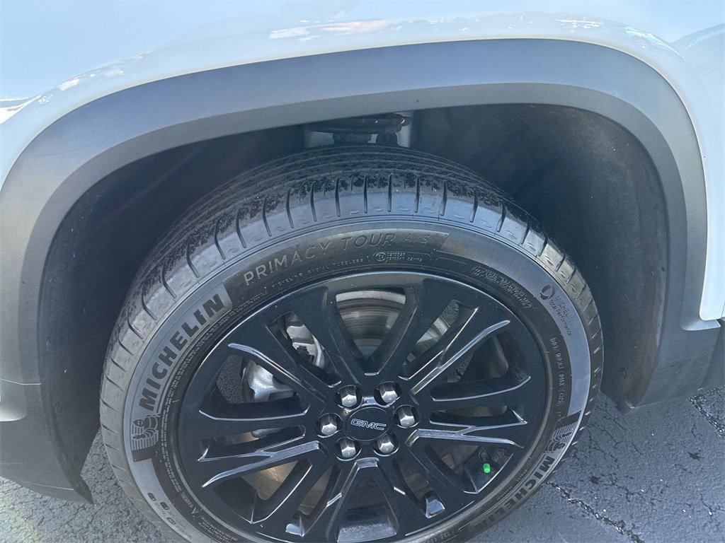 Used 2023 GMC Acadia SLT w/ Elevation Edition image 10