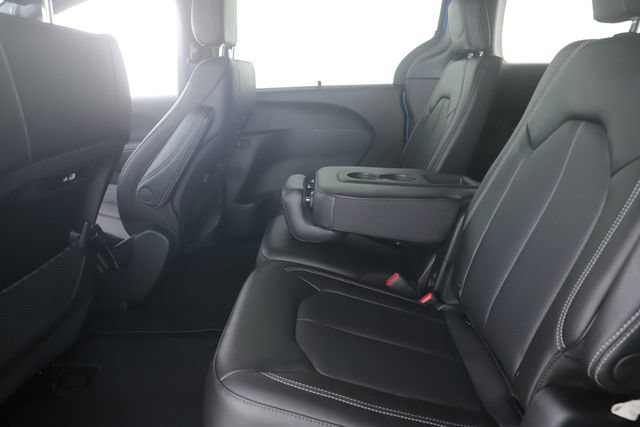 New 2027 Chrysler Pacifica Select FWD image 28