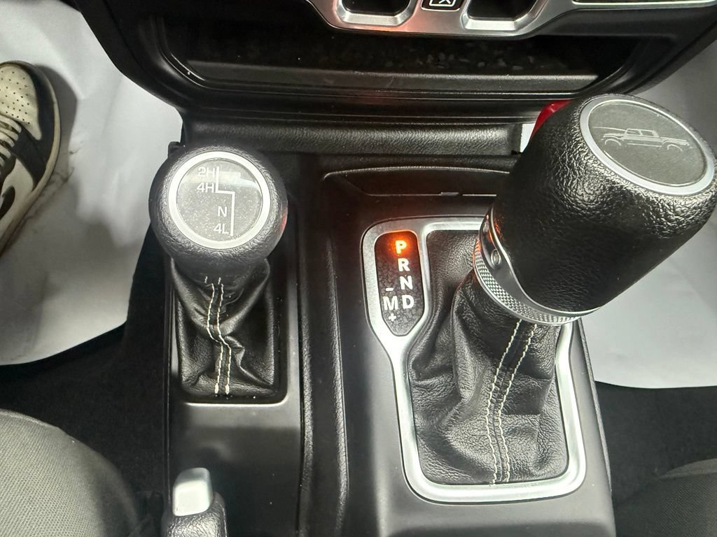 Certified 2020 Jeep Gladiator Overland AWD/4WD image 32