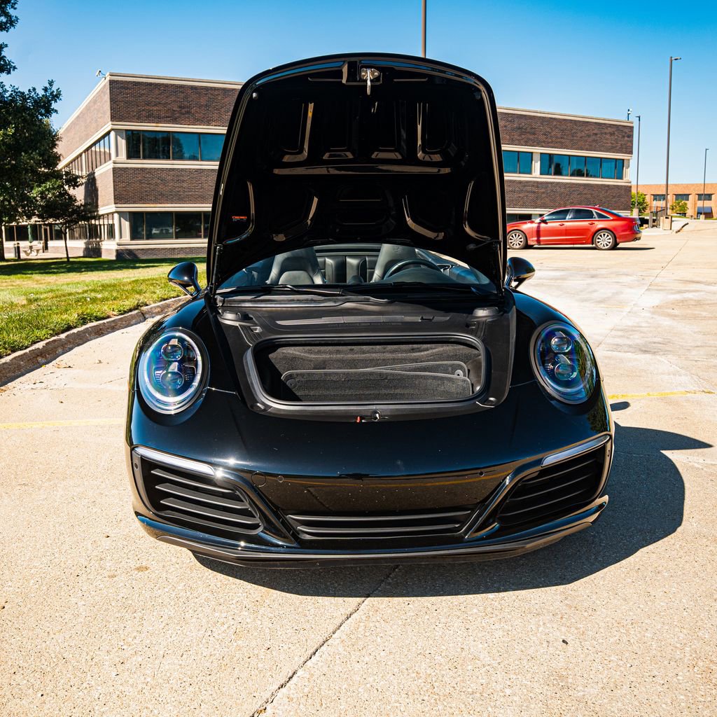 Used 2018 Porsche 911 Carrera 4S image 10