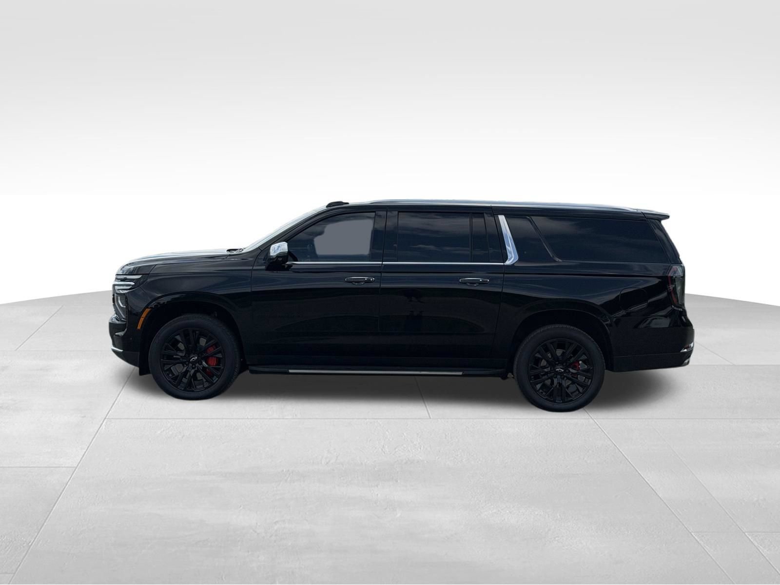 Used 2025 Chevrolet Suburban Premier AWD/4WD image 5