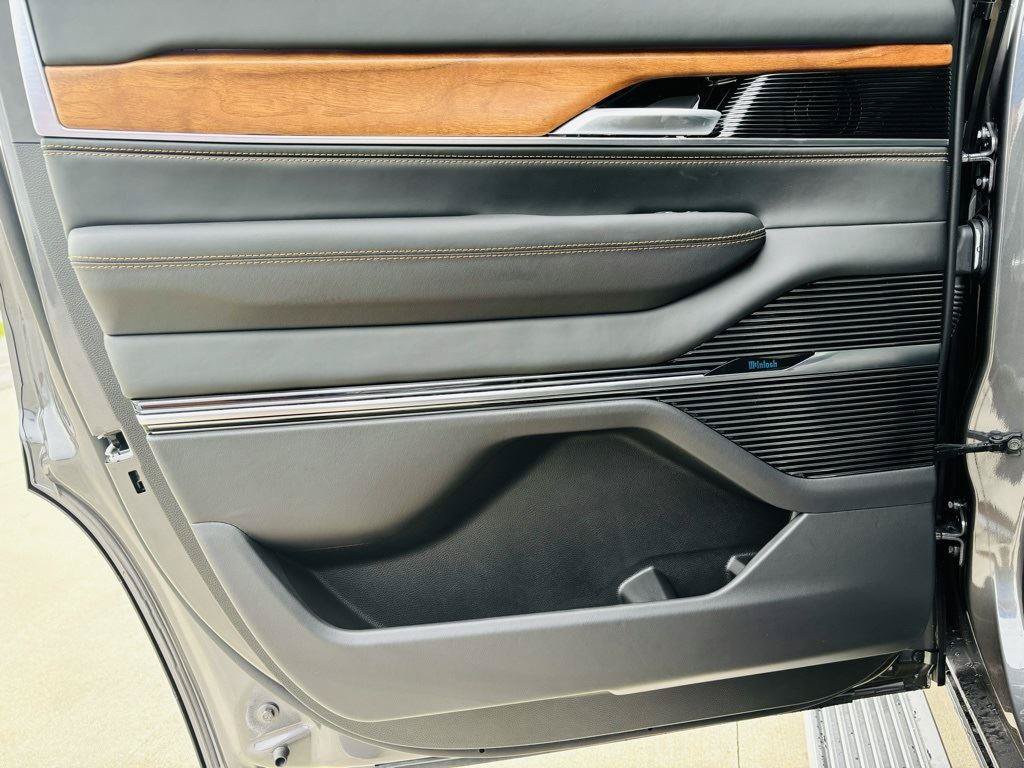 New 2024 Jeep Grand Wagoneer Series III AWD/4WD image 29