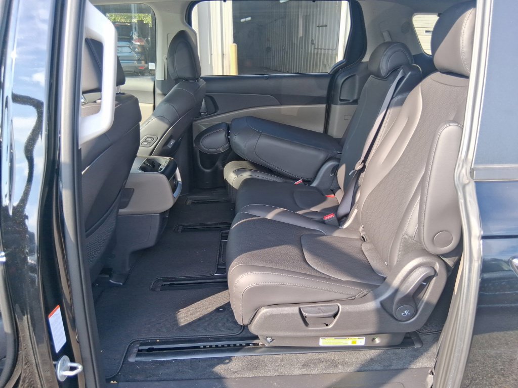 Certified 2026 Kia Carnival EX FWD image 16