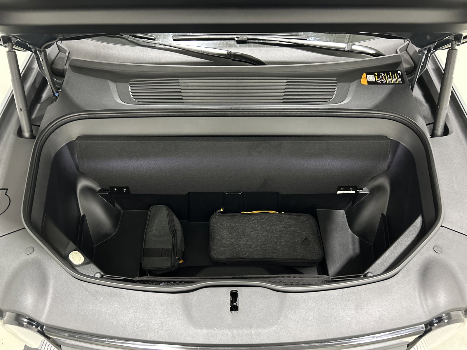 Used 2024 Rivian R1S Adventure AWD/4WD image 14