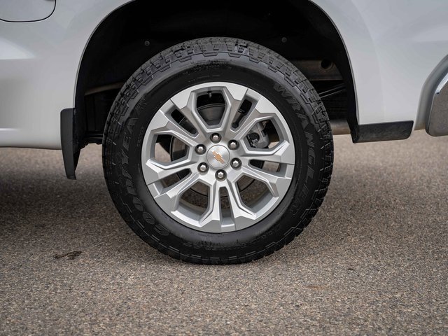 Used 2025 Chevrolet Silverado 1500 LTZ image 11