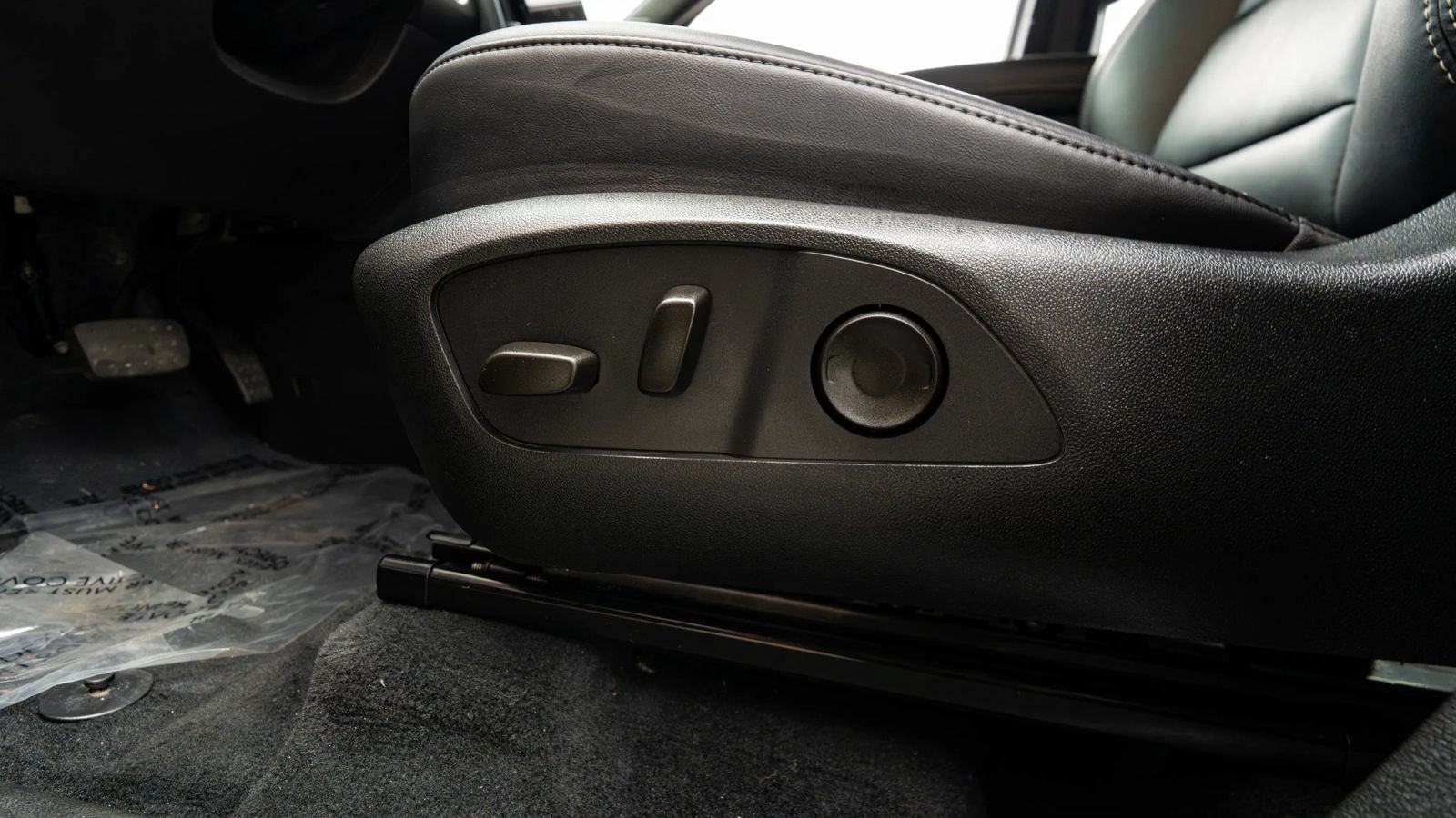 Used 2026 GMC Acadia Elevation w/ Elevation Premium Package FWD image 37
