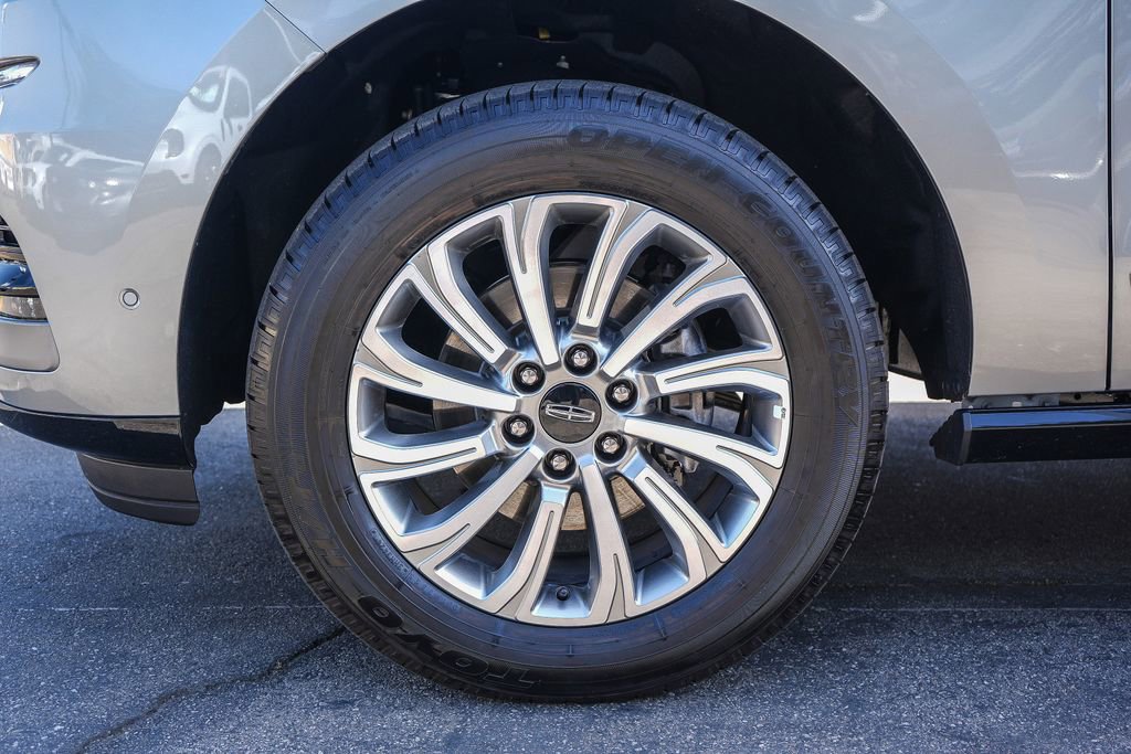 Used 2024 Lincoln Navigator Premiere AWD/4WD image 13