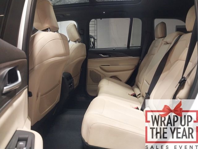 Used 2023 Jeep Grand Cherokee Limited w/ Luxury Tech Group II image 10