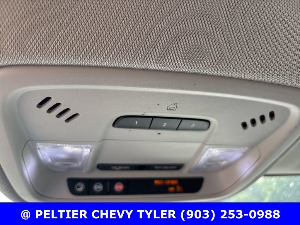 Used 2021 Chevrolet Traverse LT w/ LT Premium Package image 17