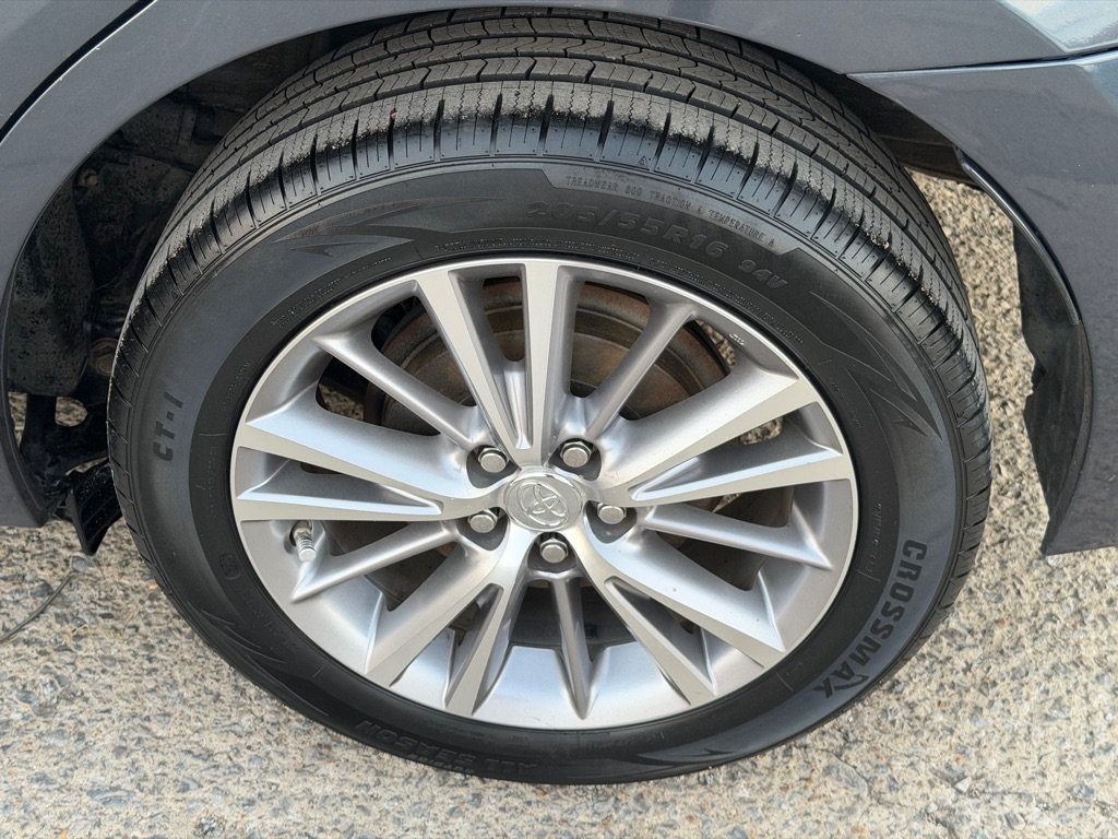 Used 2015 Toyota Corolla LE FWD image 16
