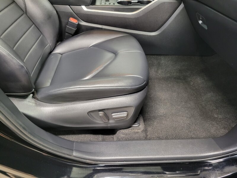 Used 2024 Toyota Highlander XLE AWD/4WD image 44