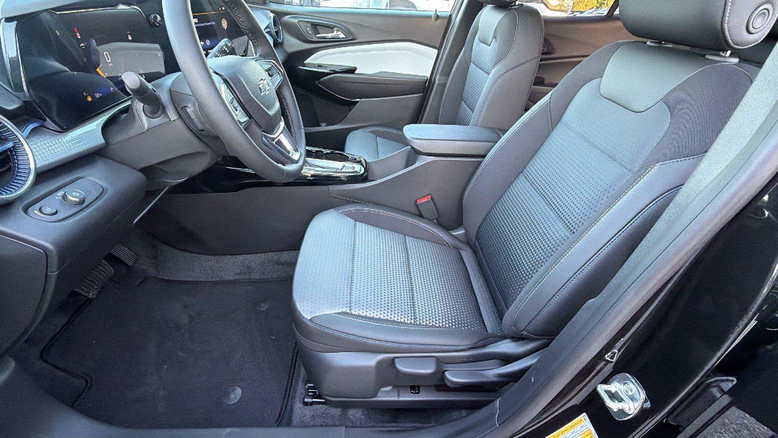 New 2026 Chevrolet Trax LT w/ Driver Confidence Package FWD image 16