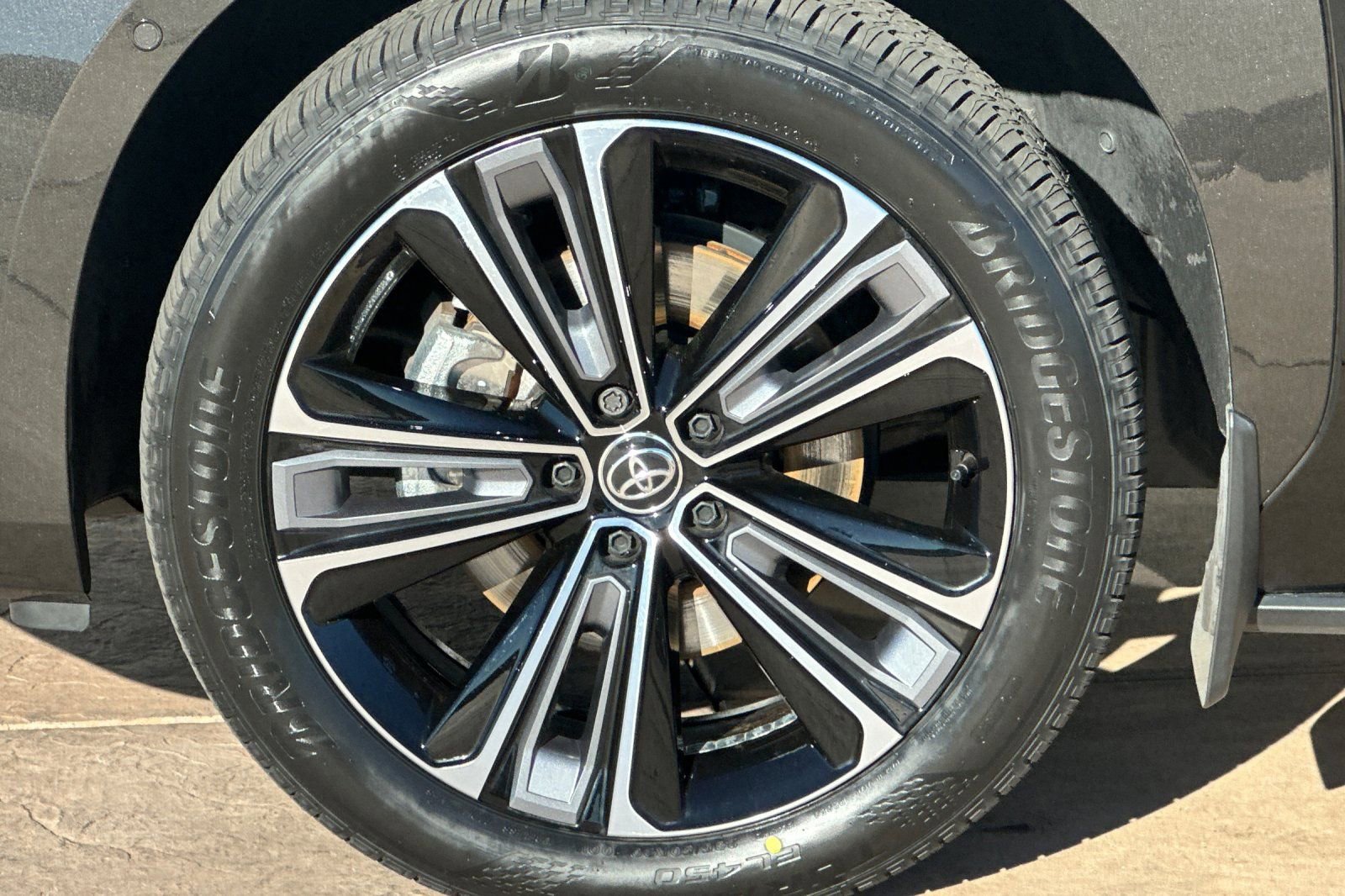 Used 2024 Toyota bZ4X Limited image 34