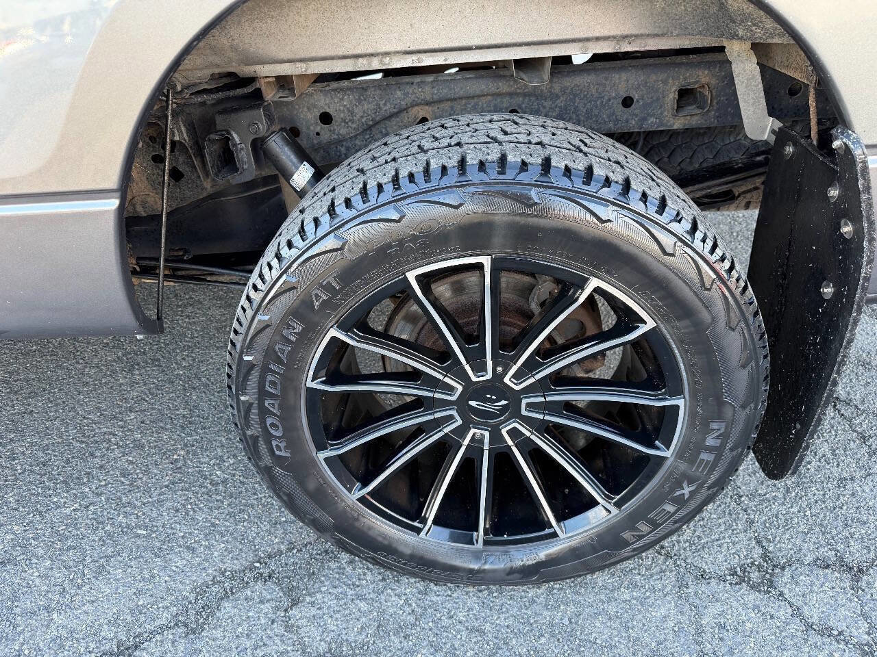 Used 2014 Ford F150 XLT w/ Equipment Group 302A Luxury image 10