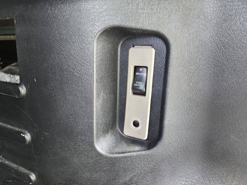 Used 2003 HUMMER H2 w/ Preferred Equipment Group AWD/4WD image 26