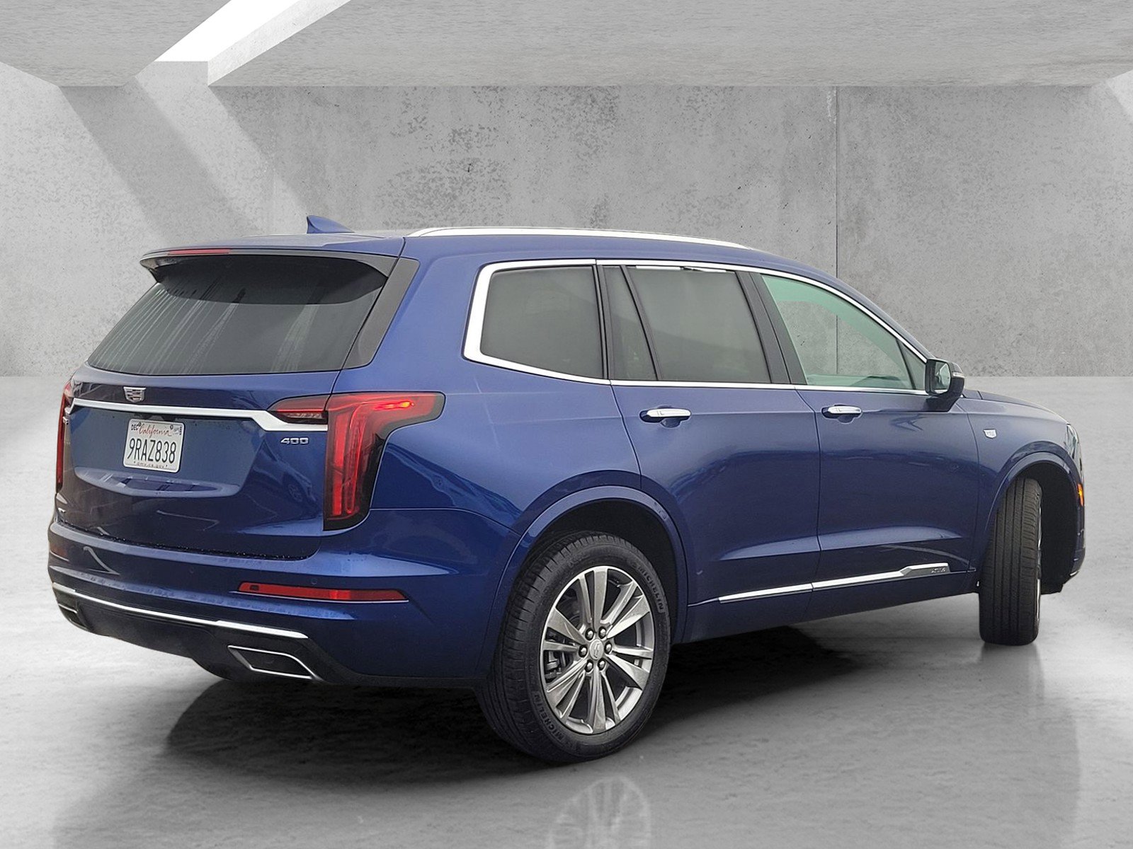 Certified 2025 Cadillac XT6 Premium Luxury image 4