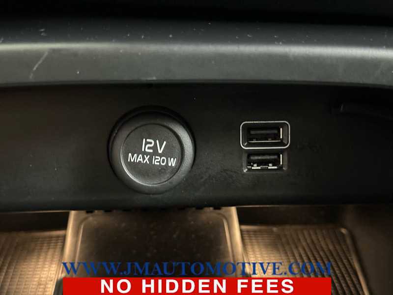 Used 2020 Volvo XC40 T5 R-Design image 35