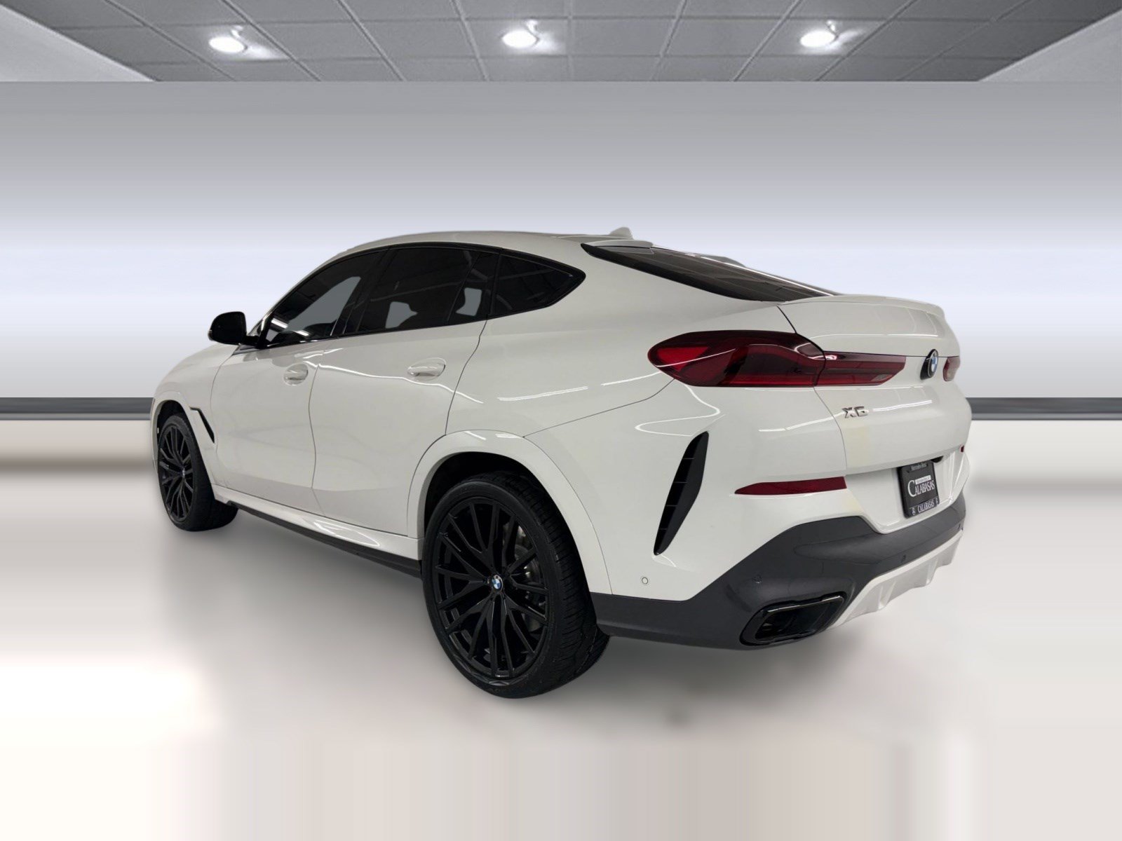 Used 2022 BMW X6 M50i w/ Executive Package AWD/4WD image 3