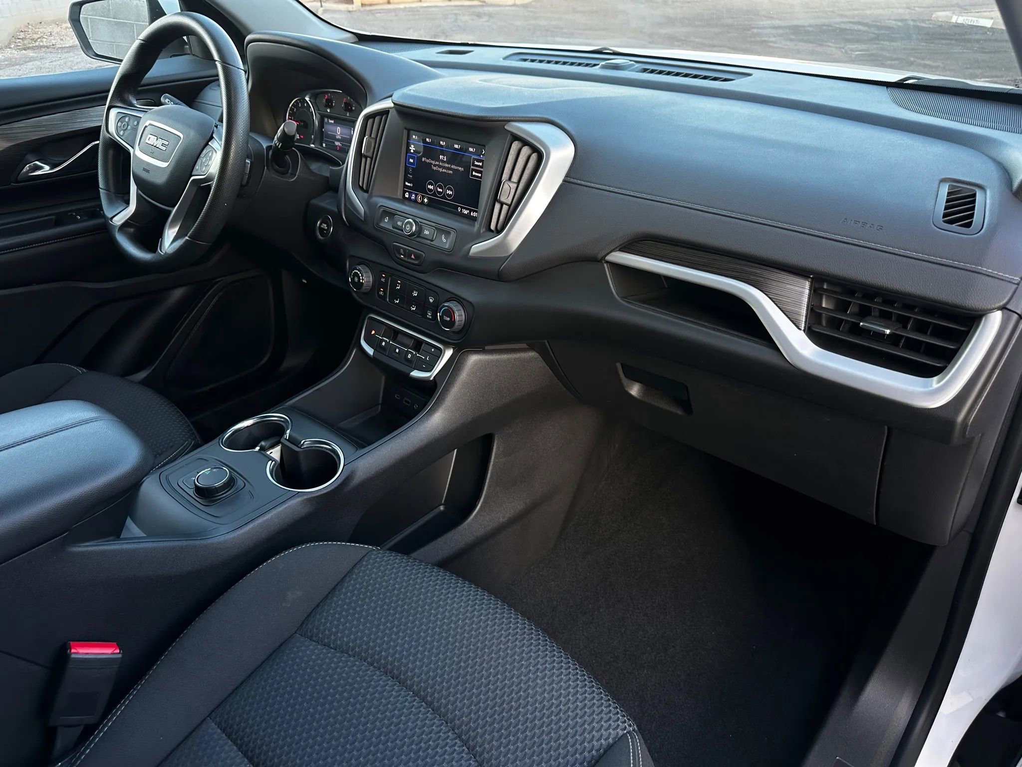 Used 2023 GMC Terrain SLE image 24