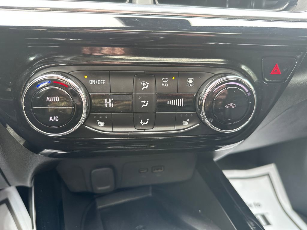 Used 2024 Chevrolet Trax RS w/ Sunroof Package image 18