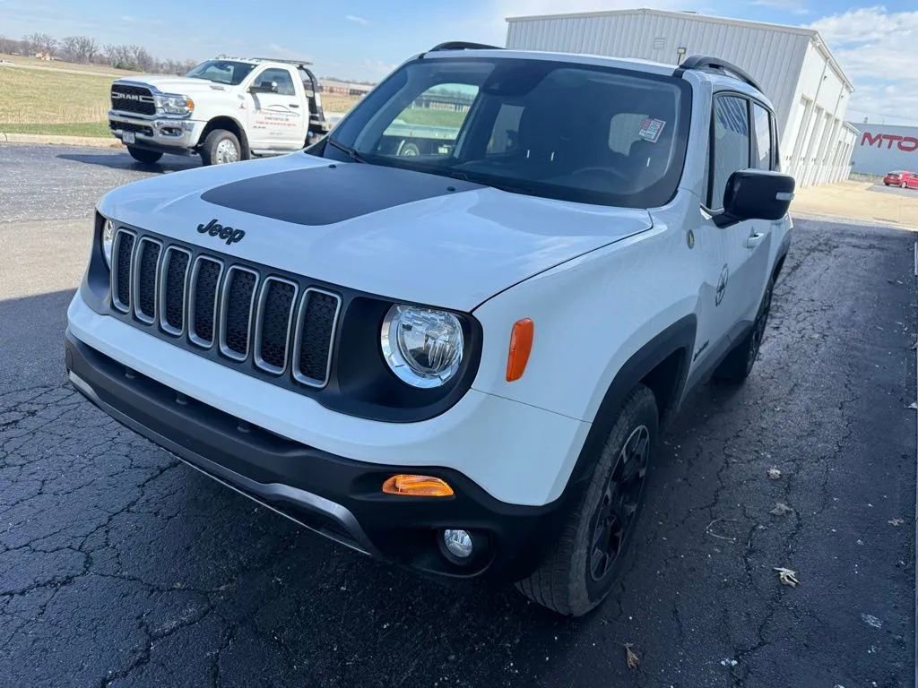 Used 2023 Jeep Renegade Latitude image 3