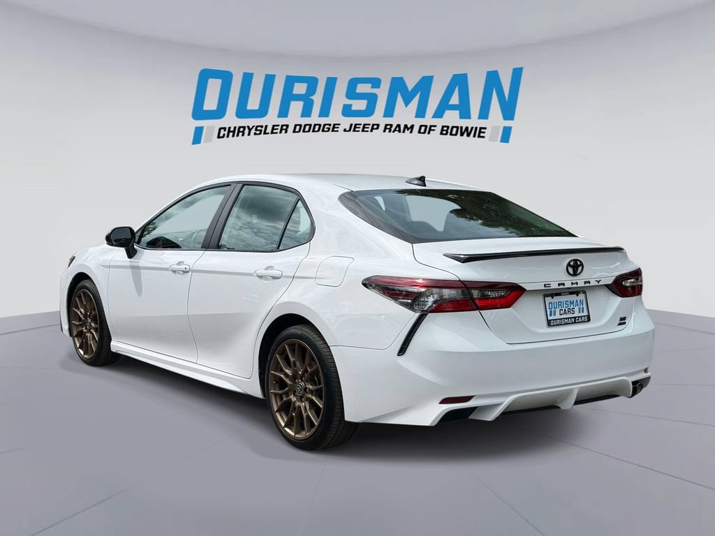 Used 2023 Toyota Camry SE AWD/4WD image 4