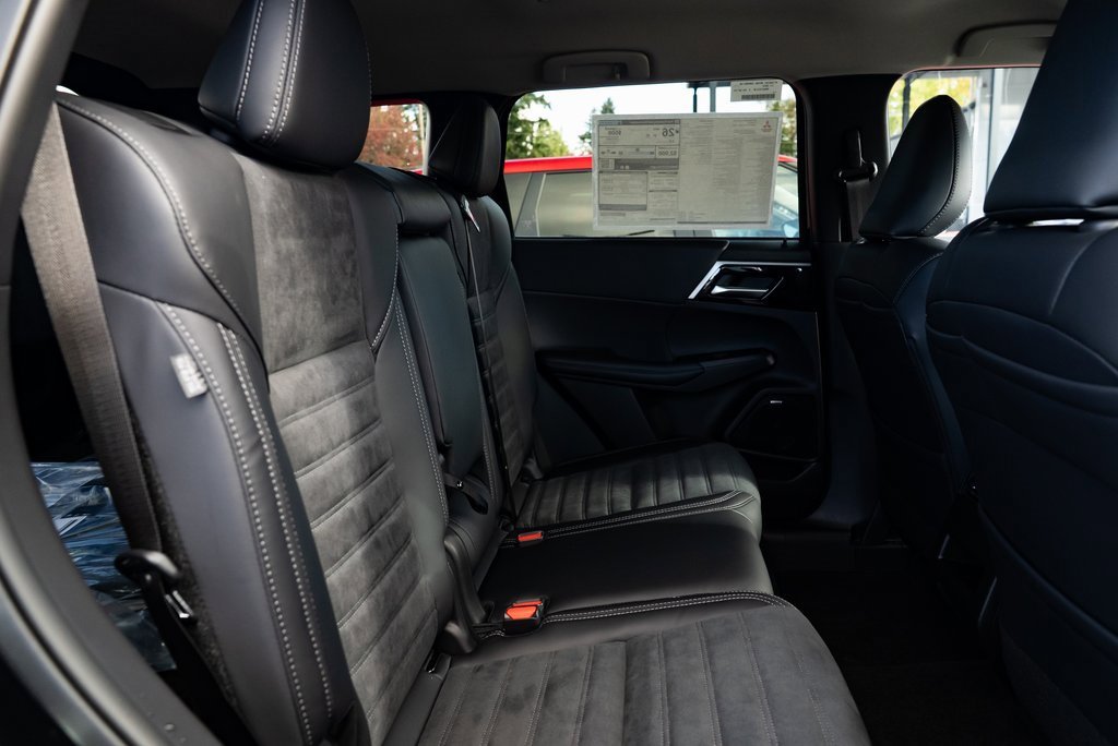 New 2025 Mitsubishi Outlander SE image 22