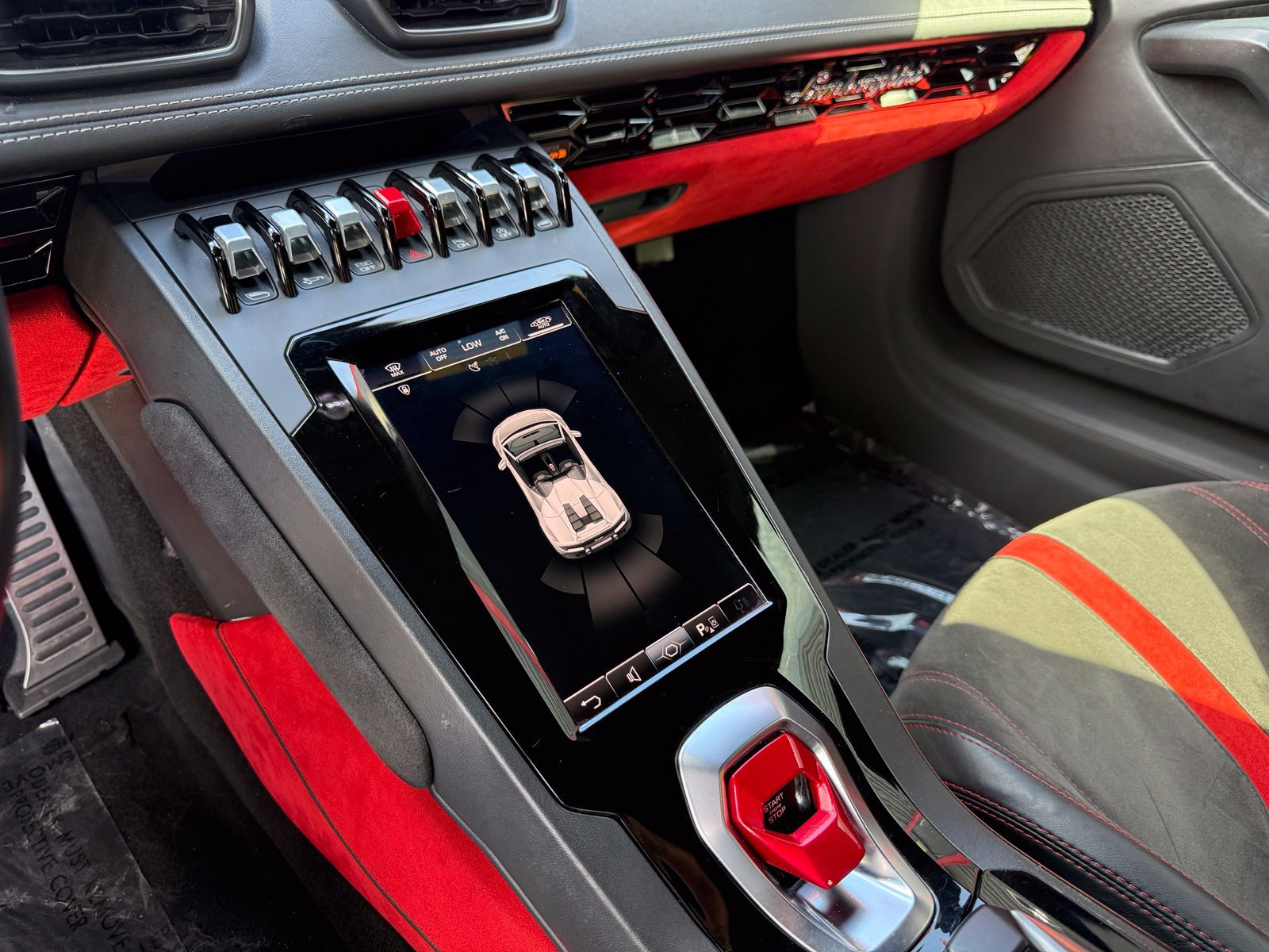 Used 2022 Lamborghini Huracan EVO RWD image 24