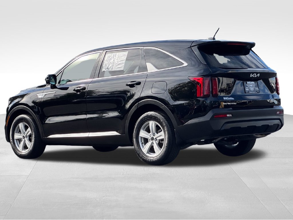 Used 2023 Kia Sorento LX FWD image 5