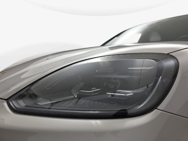 Used 2024 Porsche Cayenne AWD/4WD image 32