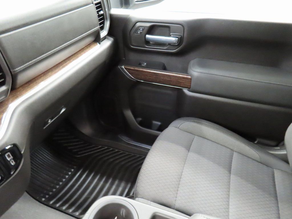 Used 2025 GMC Sierra 2500 SLE image 19