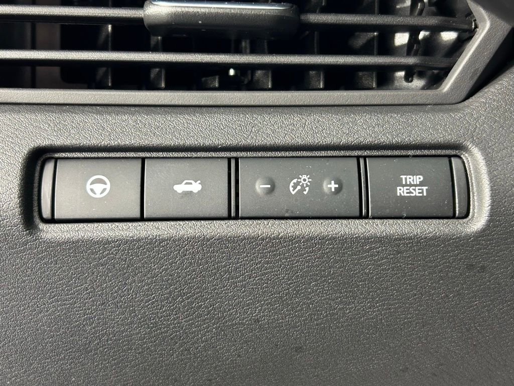 Used 2025 Nissan Altima 2.5 SL FWD image 27