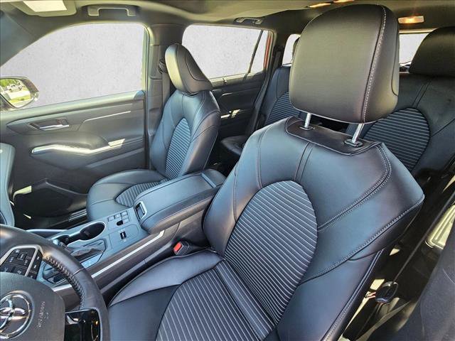 Used 2024 Toyota Highlander XSE FWD image 14