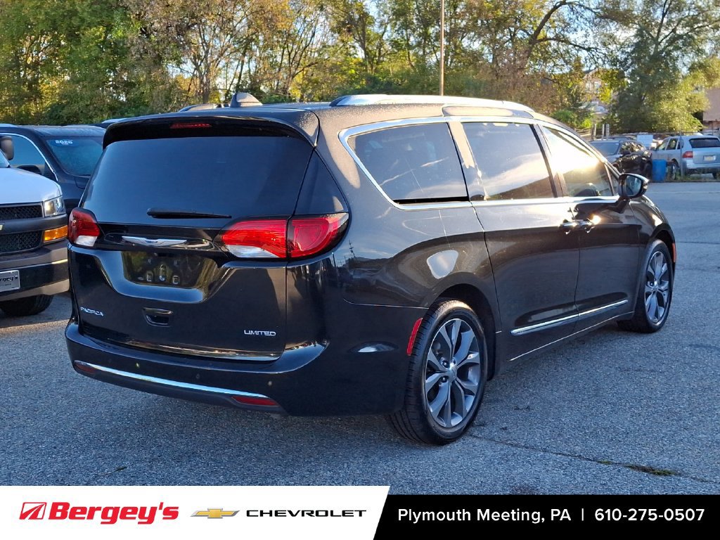 Used 2018 Chrysler Pacifica Limited FWD image 8