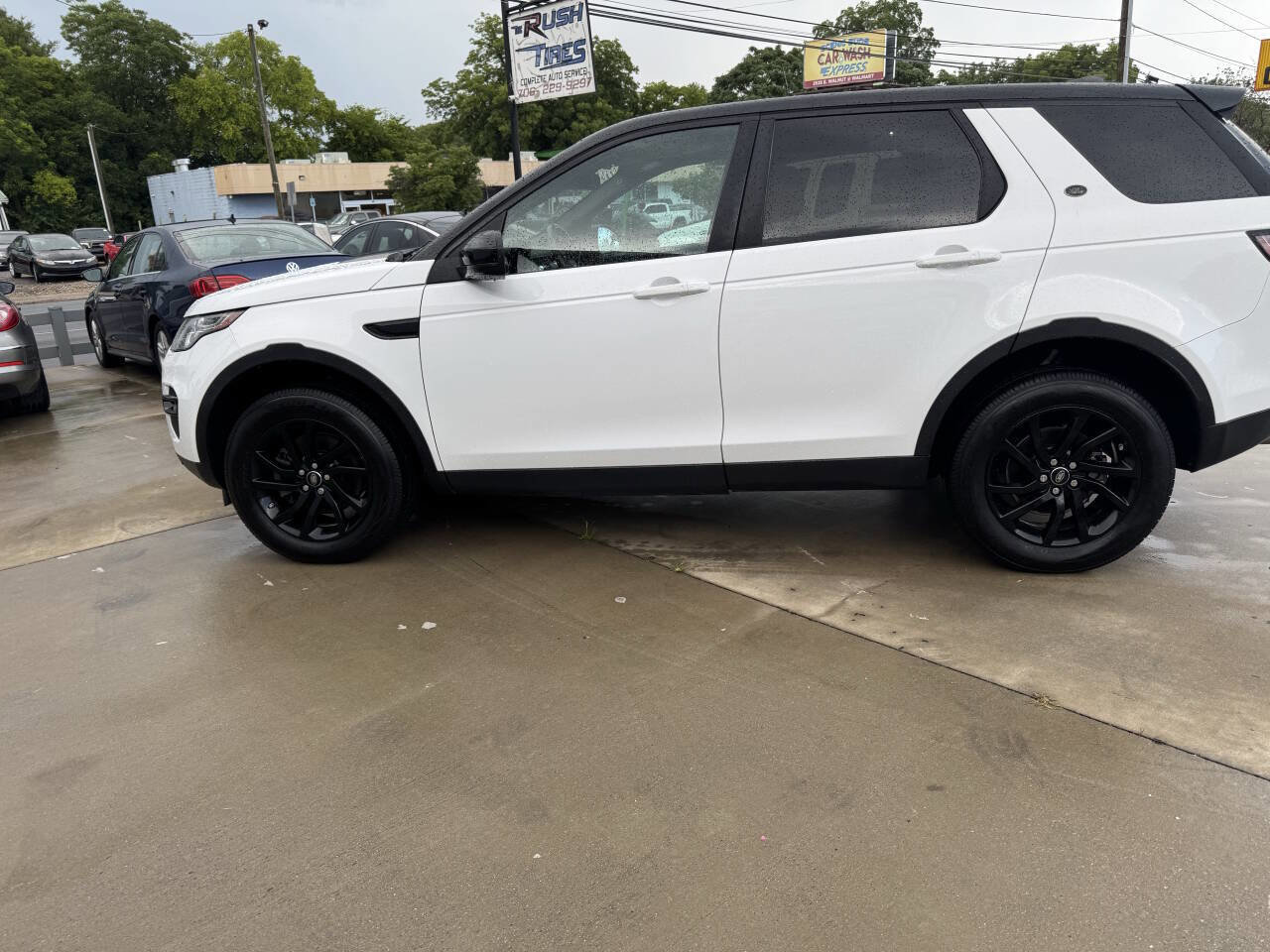 Used 2017 Land Rover Discovery Sport HSE image 4