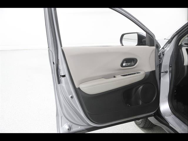 Used 2017 Honda HR-V LX image 4