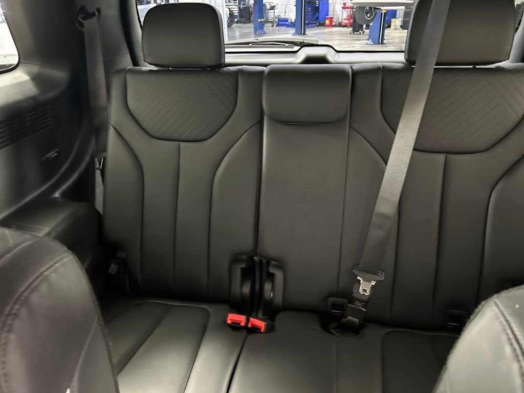 Certified 2025 Hyundai Palisade SEL image 30