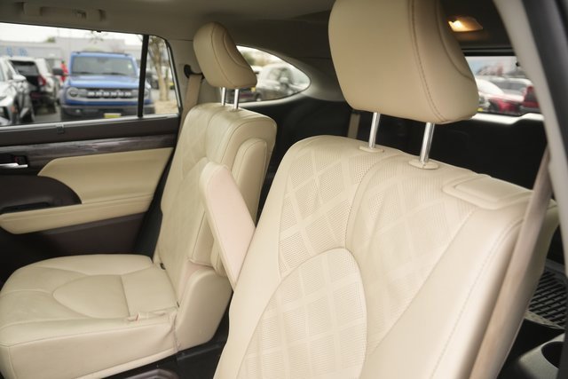 Used 2022 Toyota Highlander Platinum image 14