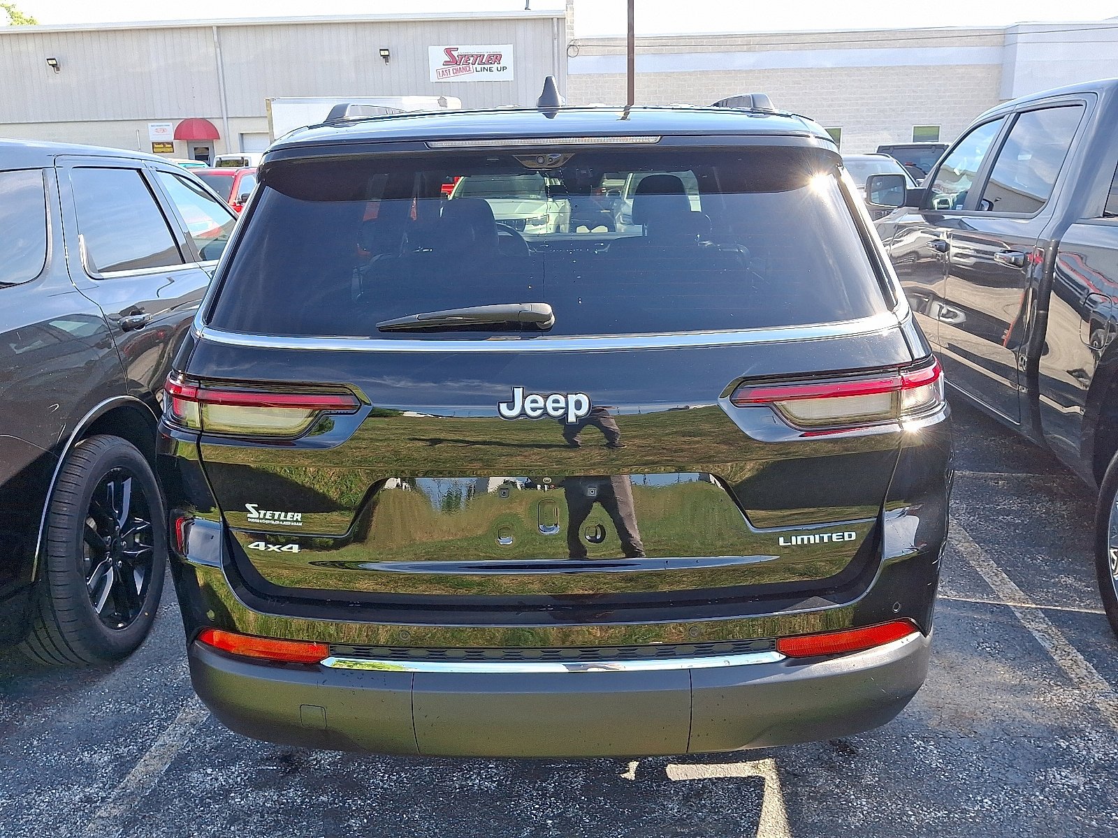 Used 2024 Jeep Grand Cherokee L Limited w/ Luxury Tech Group II image 5
