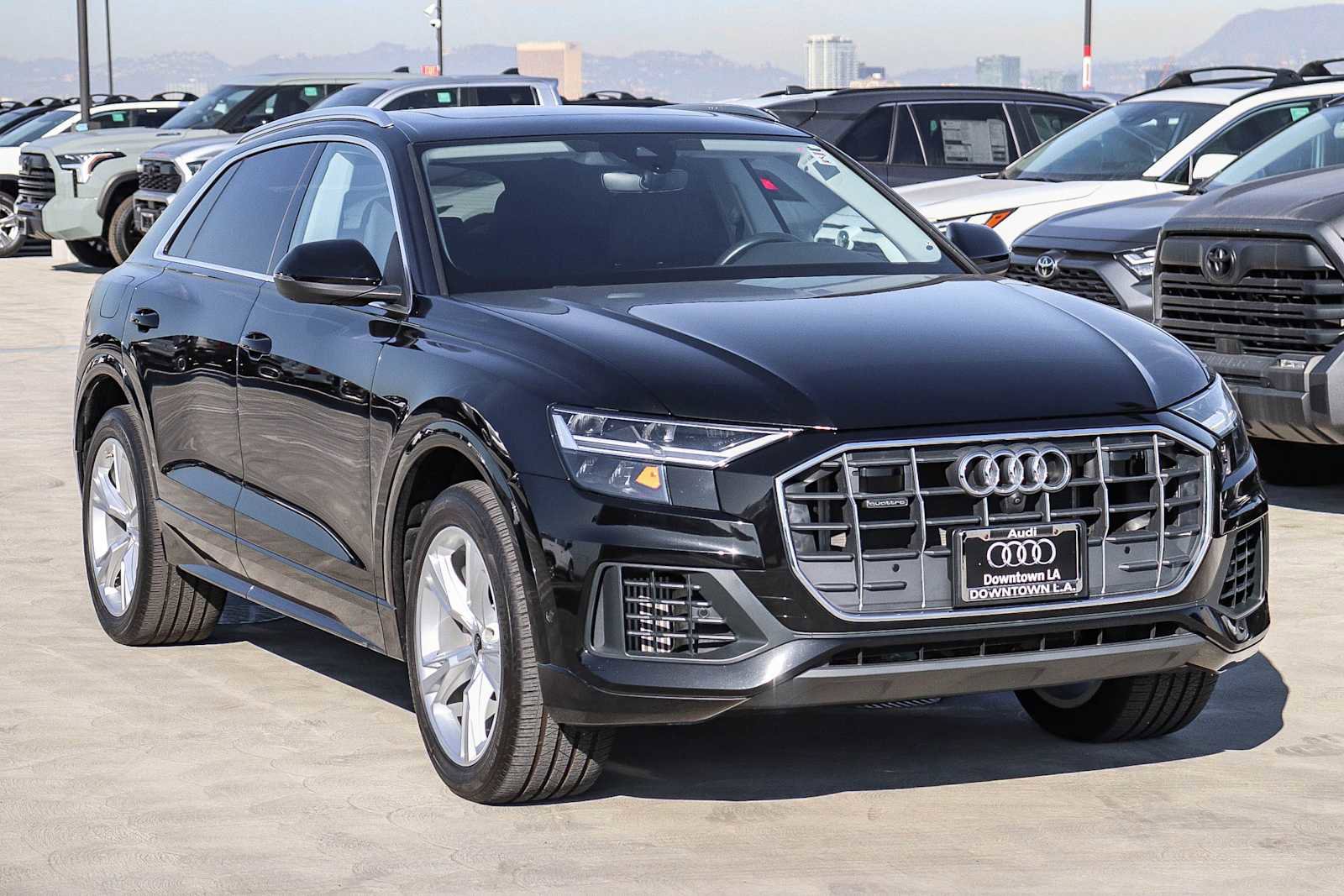 Used 2022 Audi Q8 Premium Plus image 3