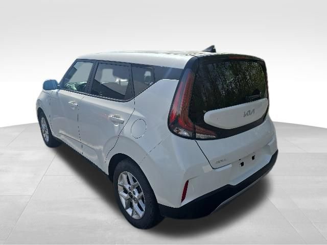 Used 2024 Kia Soul LX w/ Option Group 015 FWD image 4