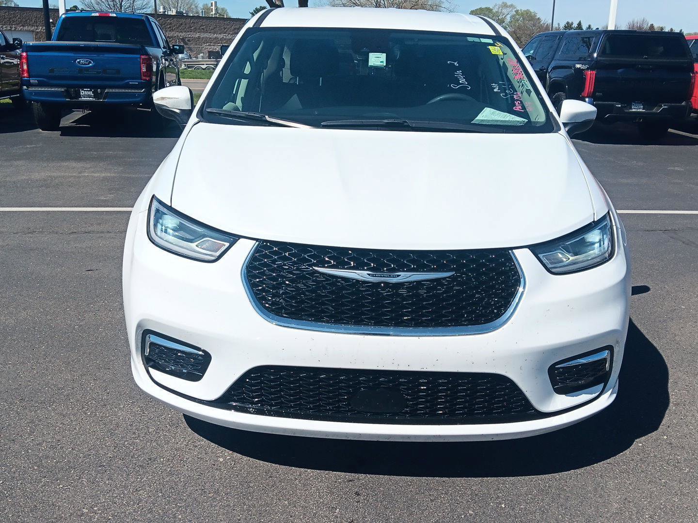 Used 2023 Chrysler Pacifica Touring-L FWD image 12