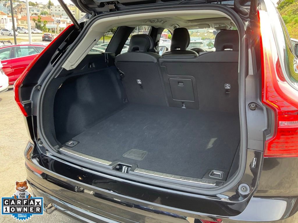 Used 2025 Volvo XC60 B5 Plus image 8